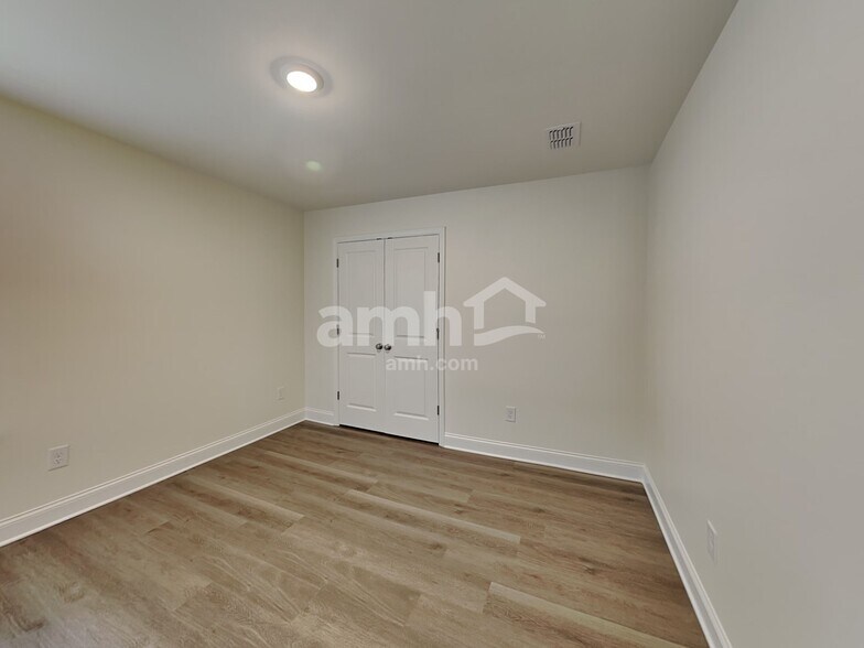 Building Photo - 820 Jubilation St