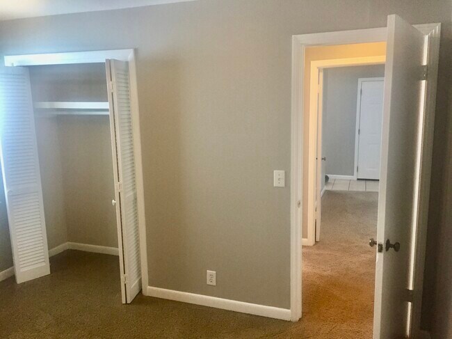 Building Photo - 305 35th Ave N