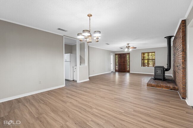 Building Photo - Home For Rent in Benton!