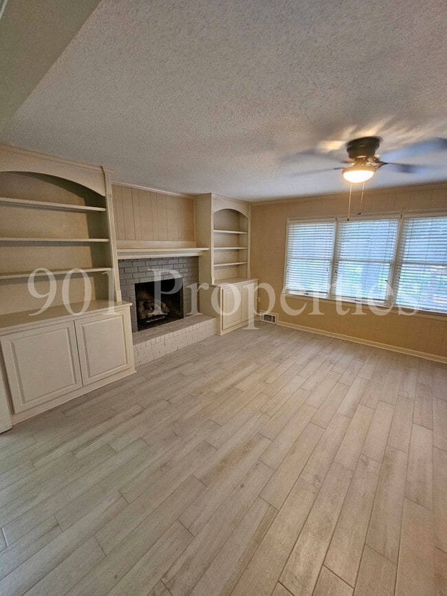 Building Photo - 8595 Riverchase Dr