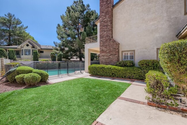 Building Photo - 38 Hummingbird Ln