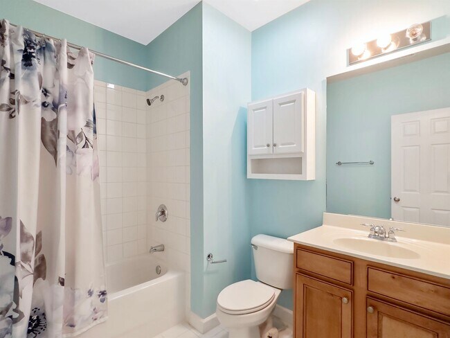 Building Photo - 3 bedroom 3 bath  Townhouse in Cobblestone...