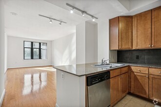 Building Photo - Luxurious 1 Bedroom/1 Bath- NW DC