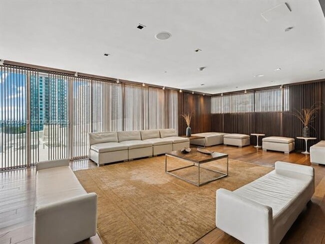 Building Photo - 335 S Biscayne Blvd