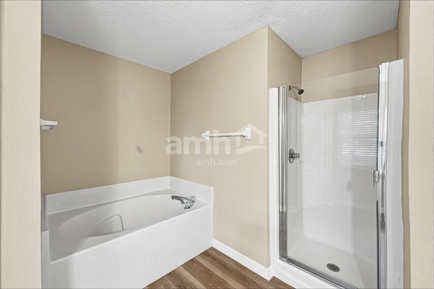 Building Photo - 660 Winding Lake Dr