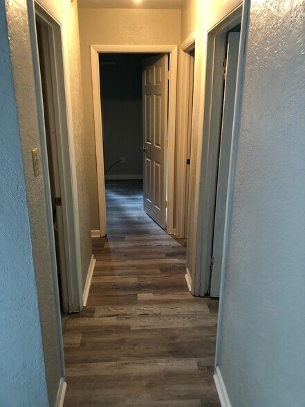 Building Photo - 4515 Elmhurst