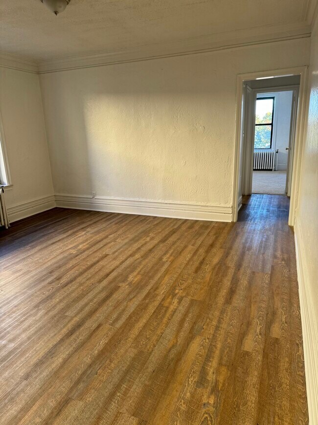 Primary Photo - 211 Glenwood Ave