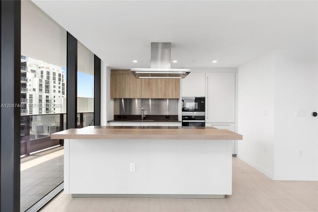 Building Photo - 1000 Brickell Plaza