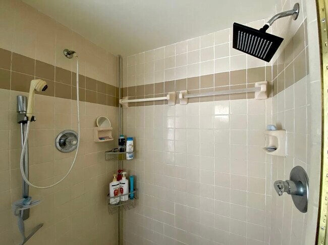 Building Photo - 6106 Everglades Dr