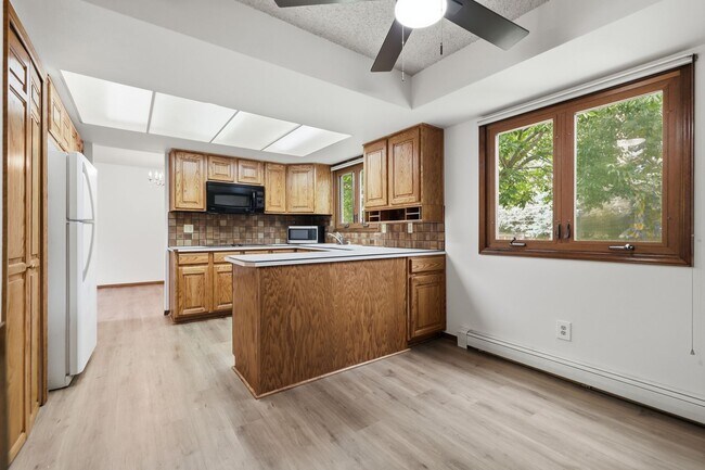 Building Photo - 7573 Lee Dr