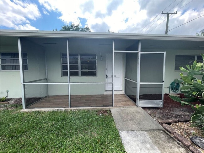 Building Photo - 2451 Lincoln St