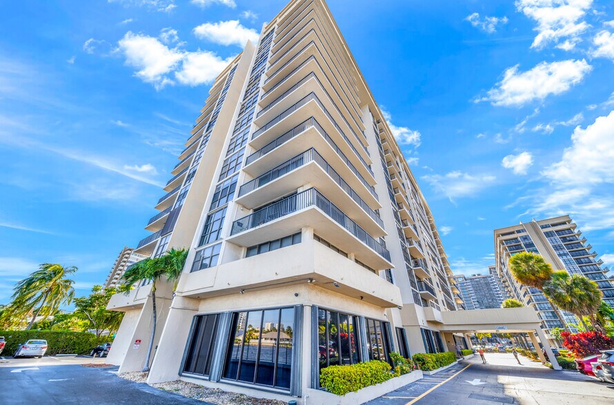 Building Photo - 2049 S Ocean Dr