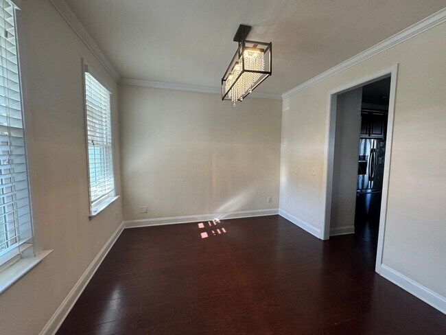 Building Photo - Your Franklin dream rental is here—4 bedrooms, a huge bonus, two en-suites, and an unbeatable loc...