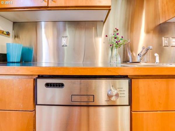 Building Photo - 5530 NE 7th Ave