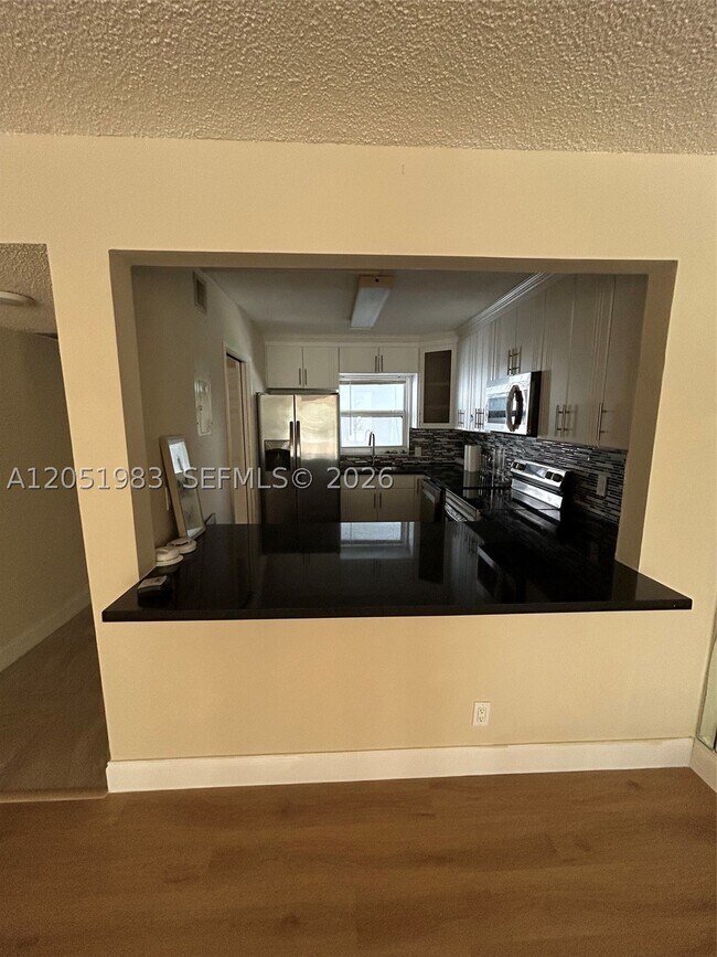 Building Photo - 9461 Evergreen Pl
