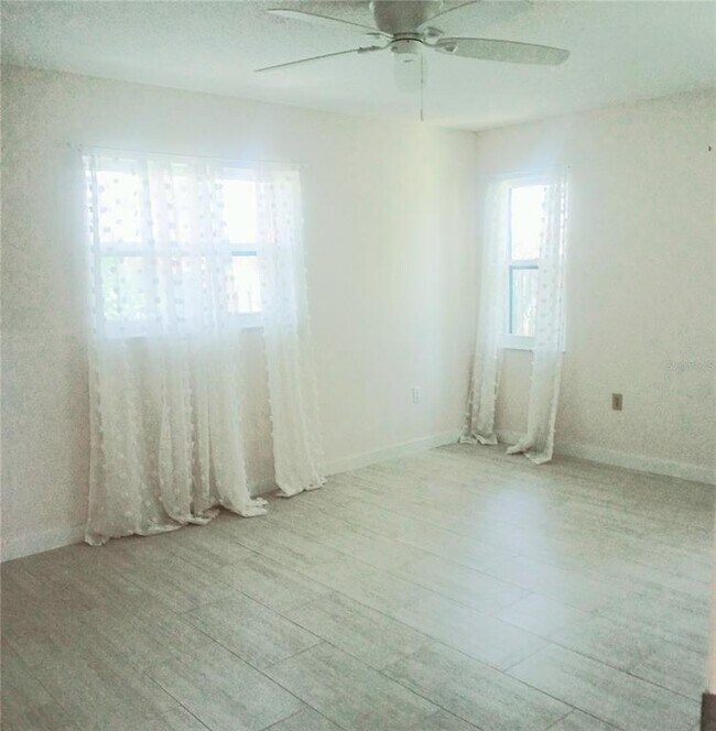 Building Photo - 7183 Wood Creek Dr