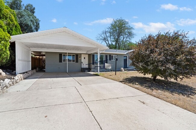 Building Photo - Updated North Ogden 4 Bedroom 2 Bathroom Home!