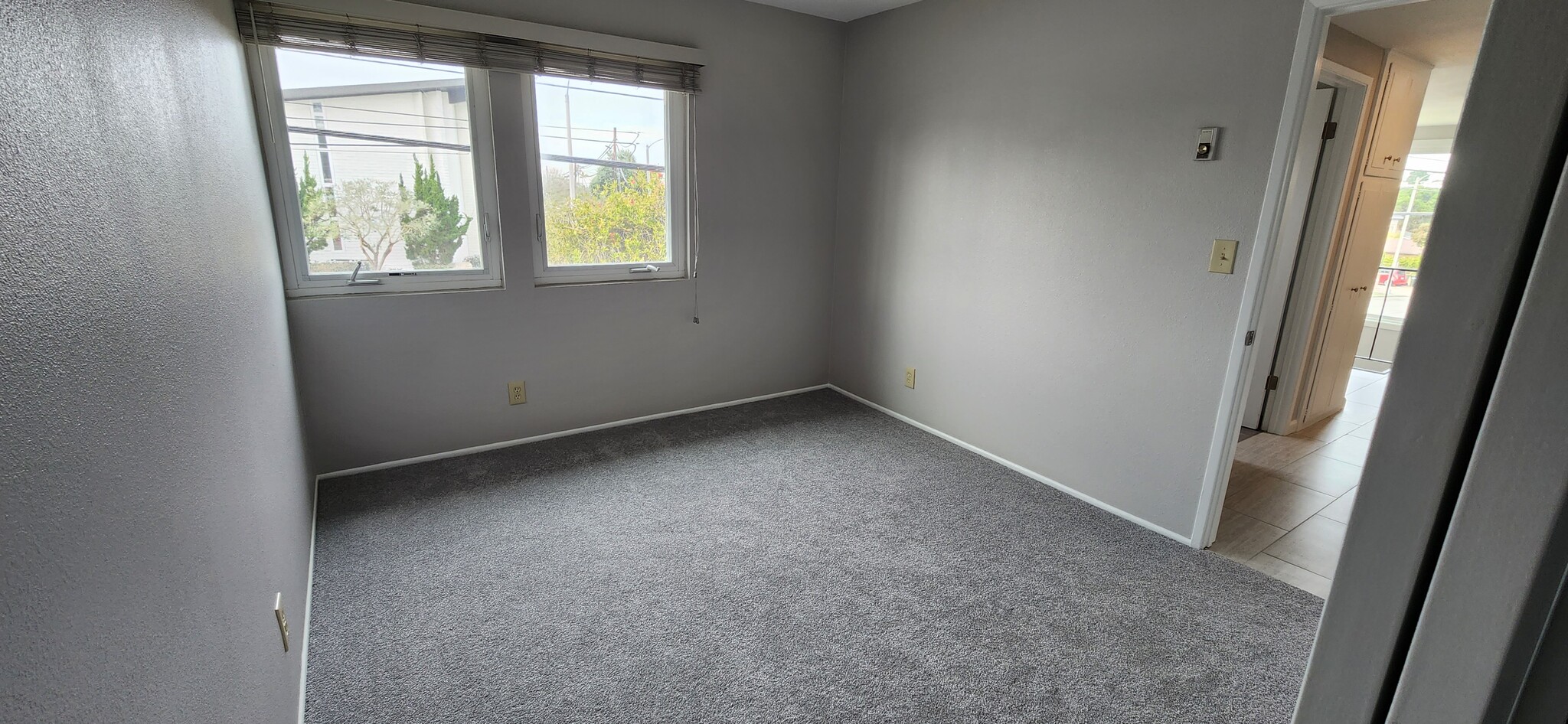 Bedroom #1 11'x 10' - 1100 Opal St