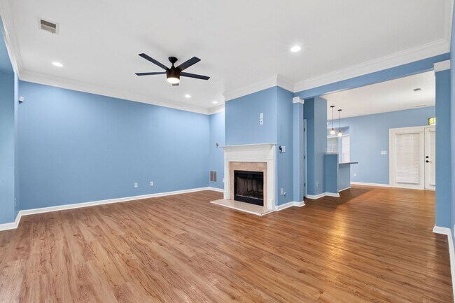 Building Photo - 5495 Hampton Ct