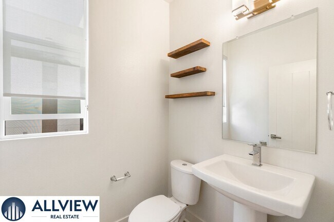 Building Photo - Gorgeous 4 Story Townhome Available in the Highly Desired 17 West Community!