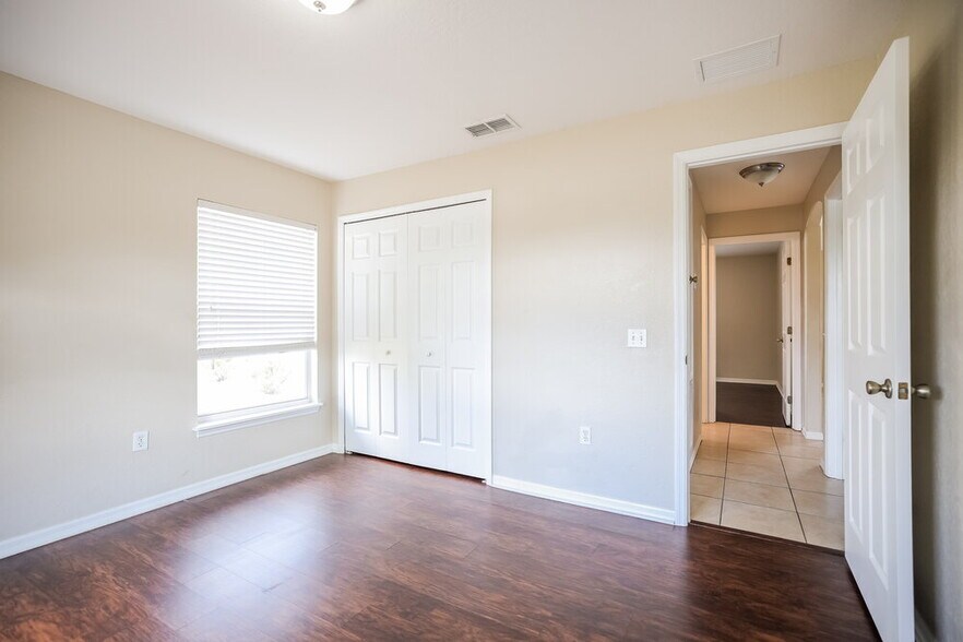 Building Photo - 1236 Apopka Ln