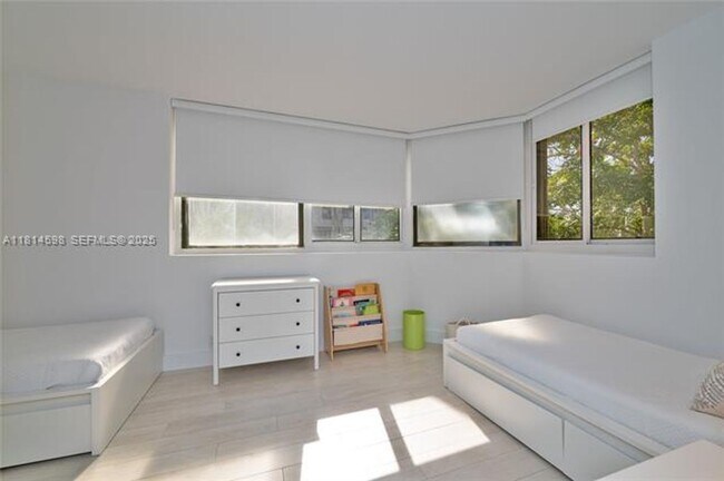 Building Photo - 101 Crandon Blvd