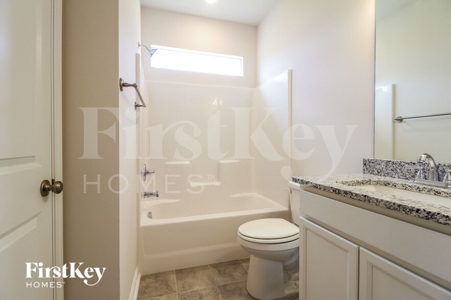 Building Photo - 905 Birchcrest Wy