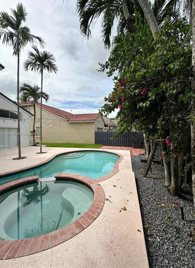 Building Photo - 4021 SW 153rd Ave