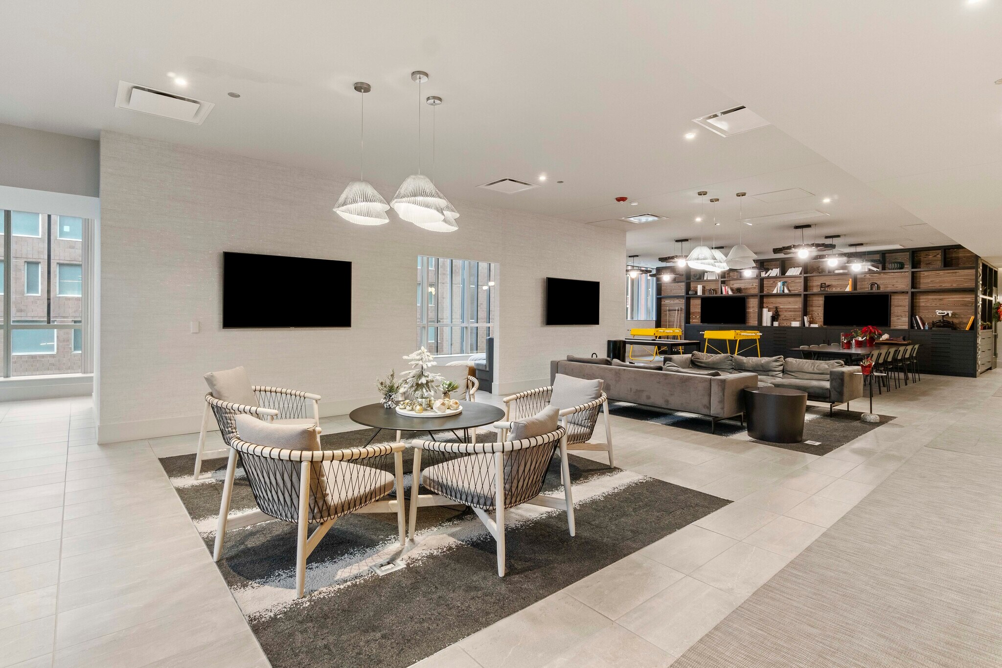 Building Photo - 697 S Clark St