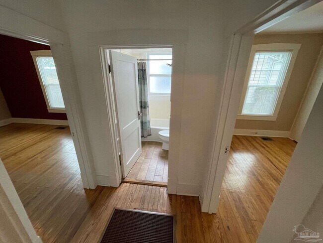 Building Photo - 1310 E Strong St