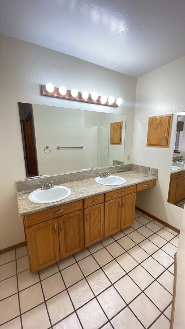 Building Photo - Tucson Foothills Home