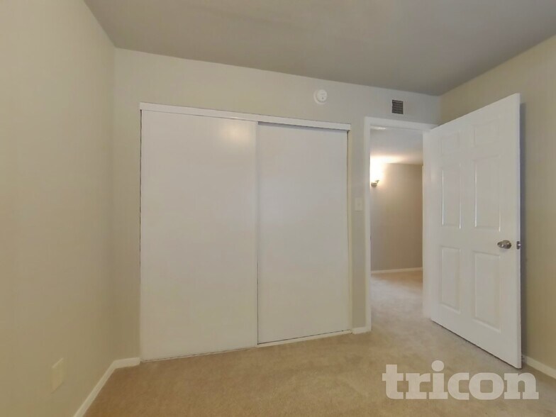 Building Photo - 1349 W Morrow Dr