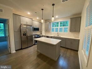 Building Photo - Condo with Garage - Loudoun Metro