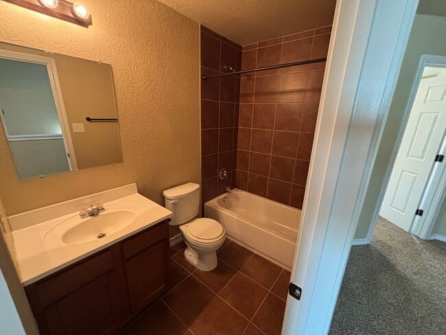 Building Photo - Spacious 3-Bedroom Townhome – Great Location!