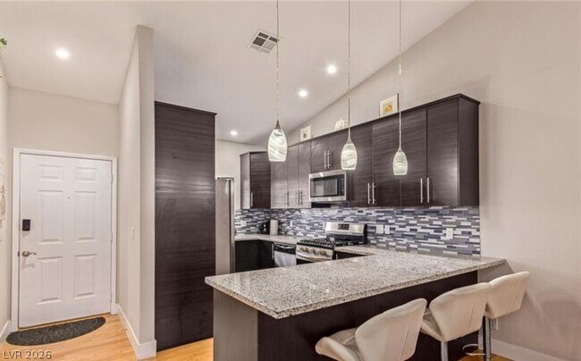 Building Photo - 2840 Blue Bonnet Dr