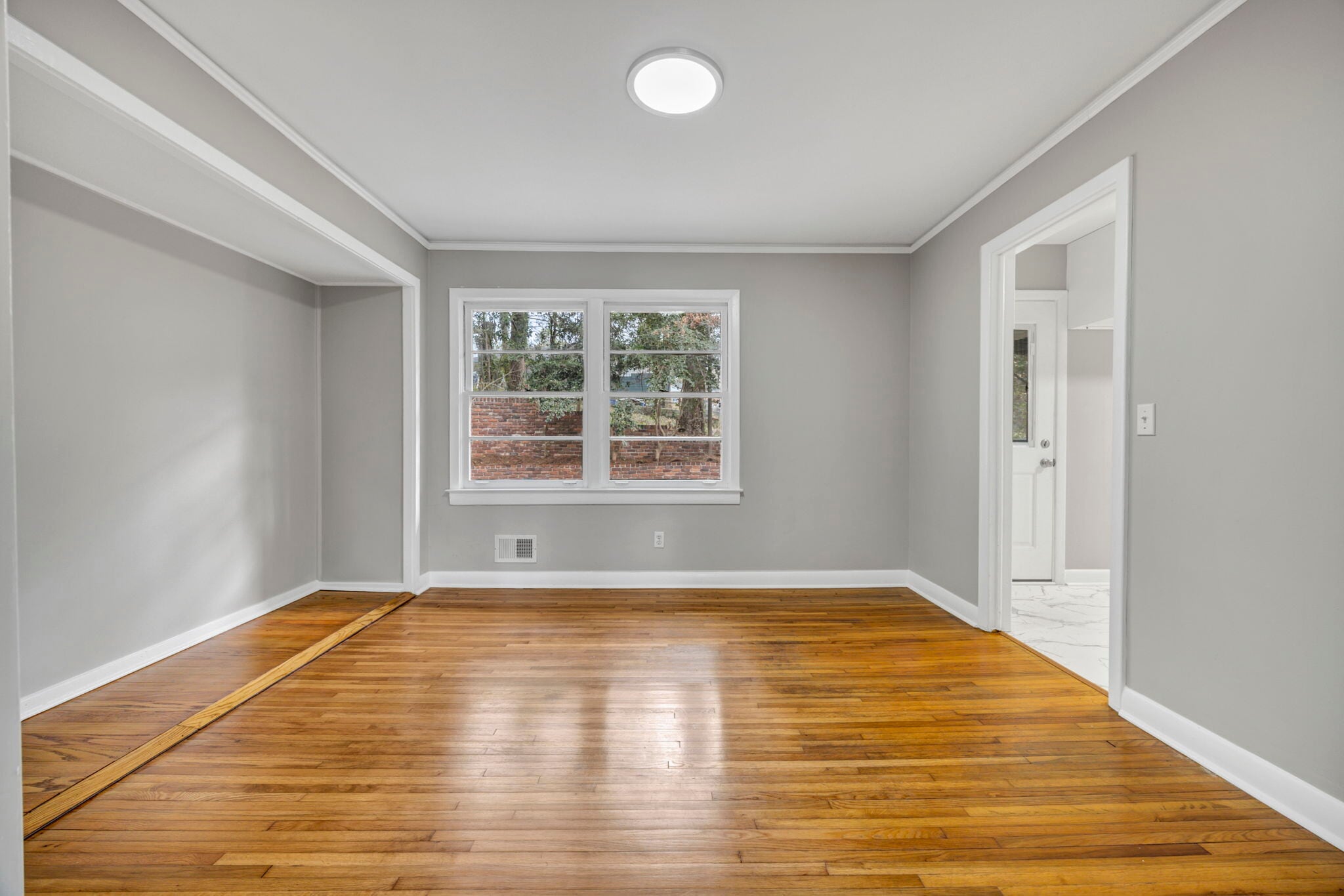 Building Photo - 842 Delverton Rd