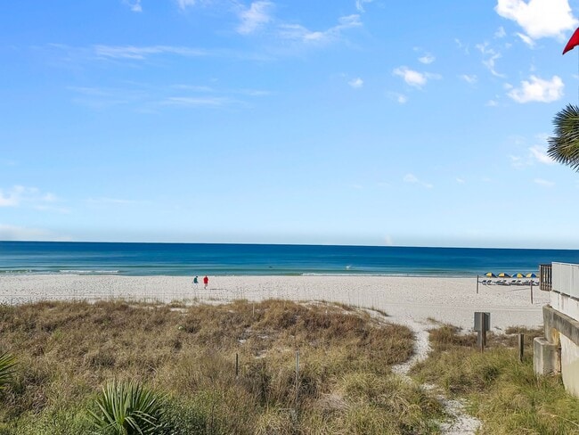 Building Photo - Amazing 3-Bed Condo with HUGE porch on the beach