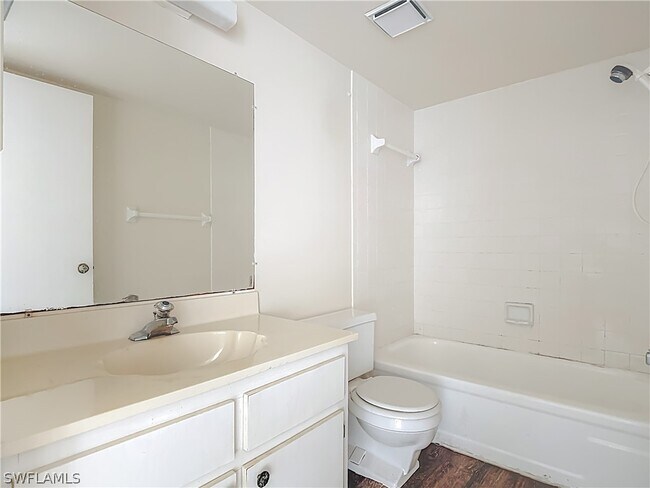 Building Photo - 5635 Rattlesnake Hammock Rd