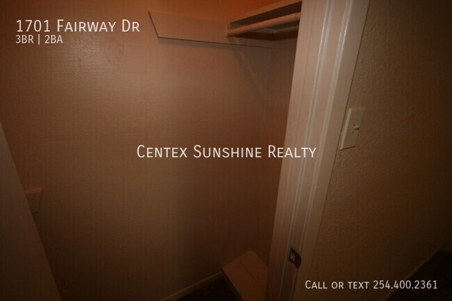 Building Photo - 1701 Fairway Dr