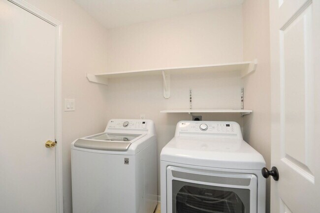 Building Photo - 25215 Aughton Dr