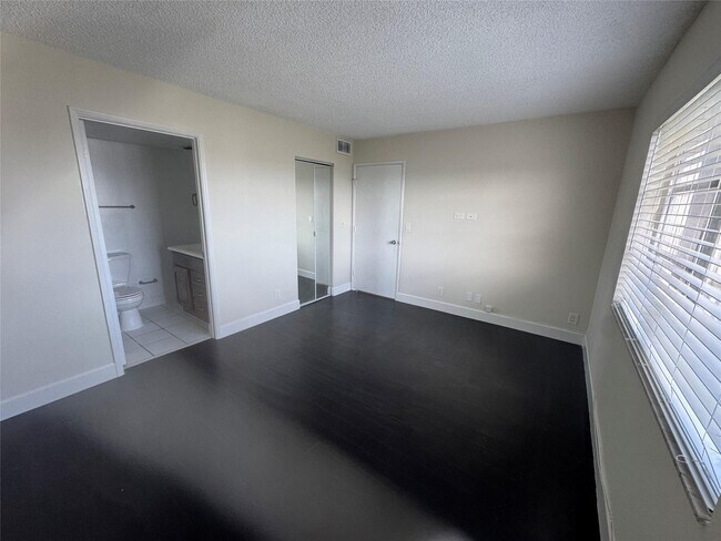 Building Photo - 8750 N Sherman Cir