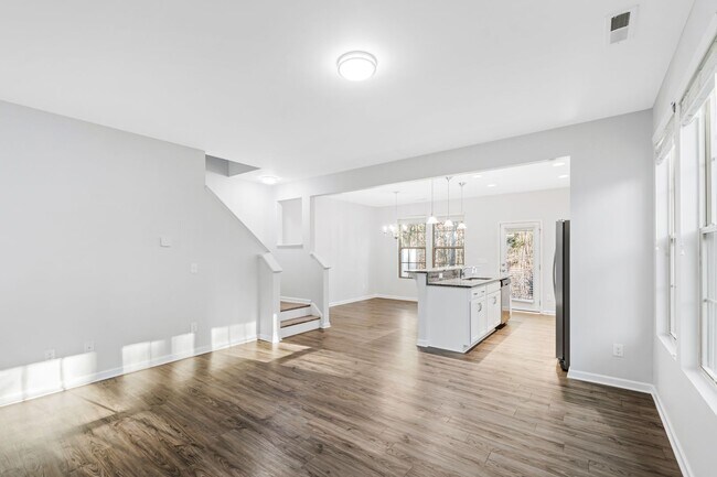 Building Photo - Brightleaf at the Park Townhome!