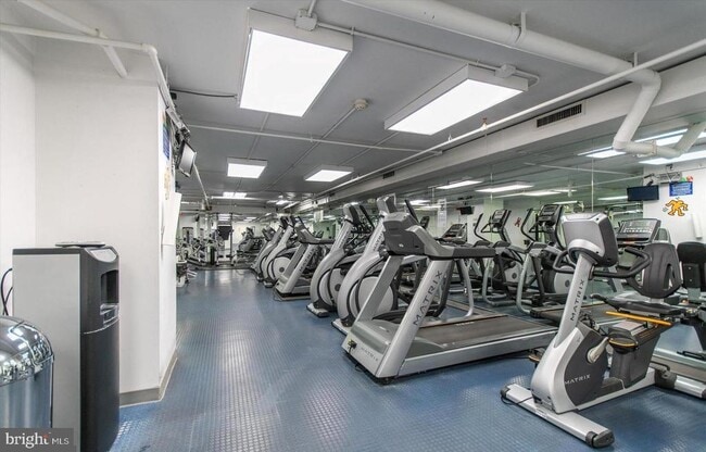 Building Photo - 2101 Chestnut St