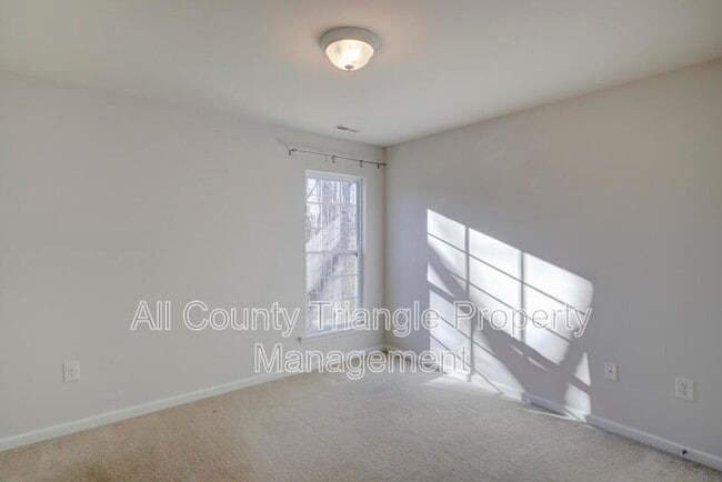 Building Photo - 408 Dyersville Dr