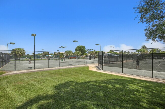 Building Photo - 11255 Green Lake Dr
