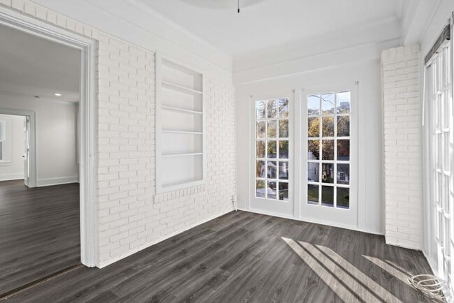 Building Photo - 2044 Fairhaven Cir NE