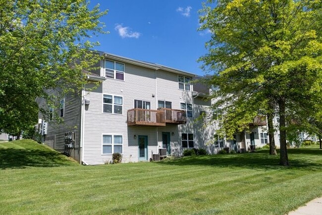 Building Photo - $1,550 | 2 Bedroom, 2.5 Bathroom Multi Floor Town Home | Pet Friendly* | Available for Immediate ...