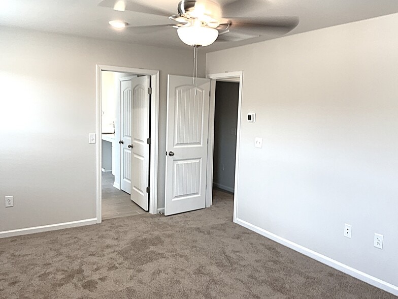 Building Photo - 3232 Emberly Dr