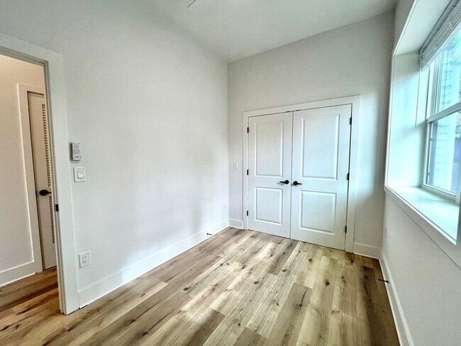 Building Photo - 1802 11th St NW