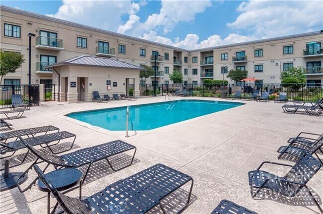 Building Photo - Gorgeous 1 bedroom, 1 bathroom condo in Mo...